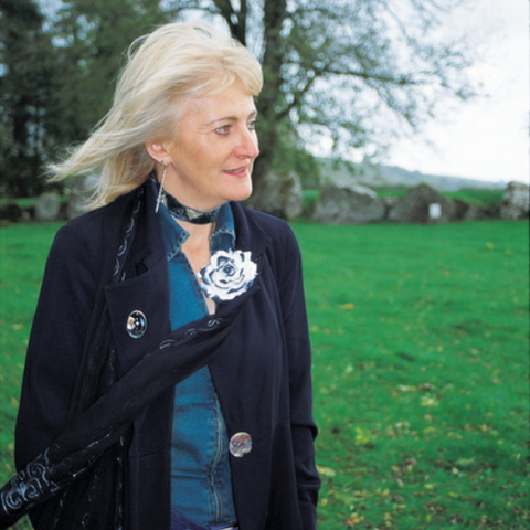 authors/noirin-ni-riain